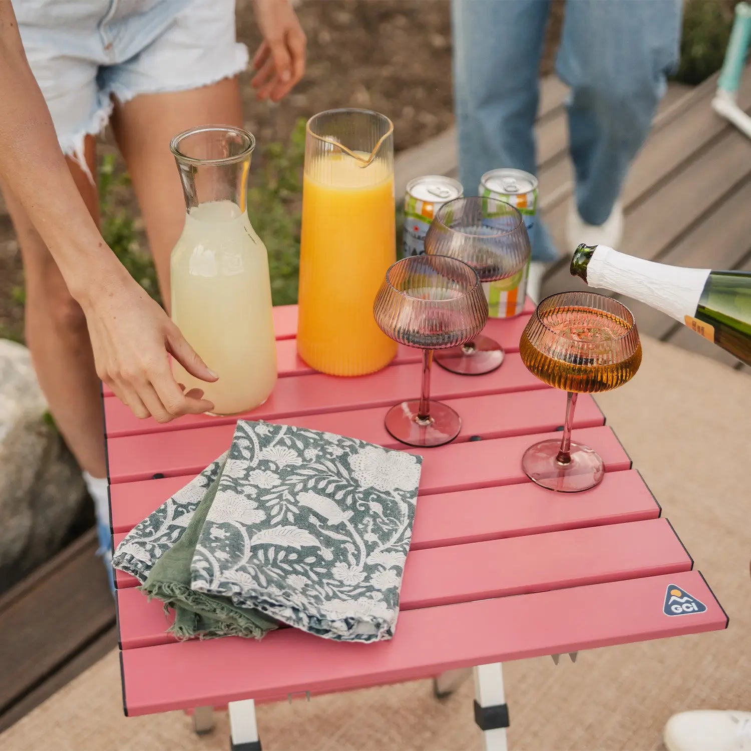 Compact Camp Table 20 | Featured Outdoor Choice | Outlandridge 81FC tY