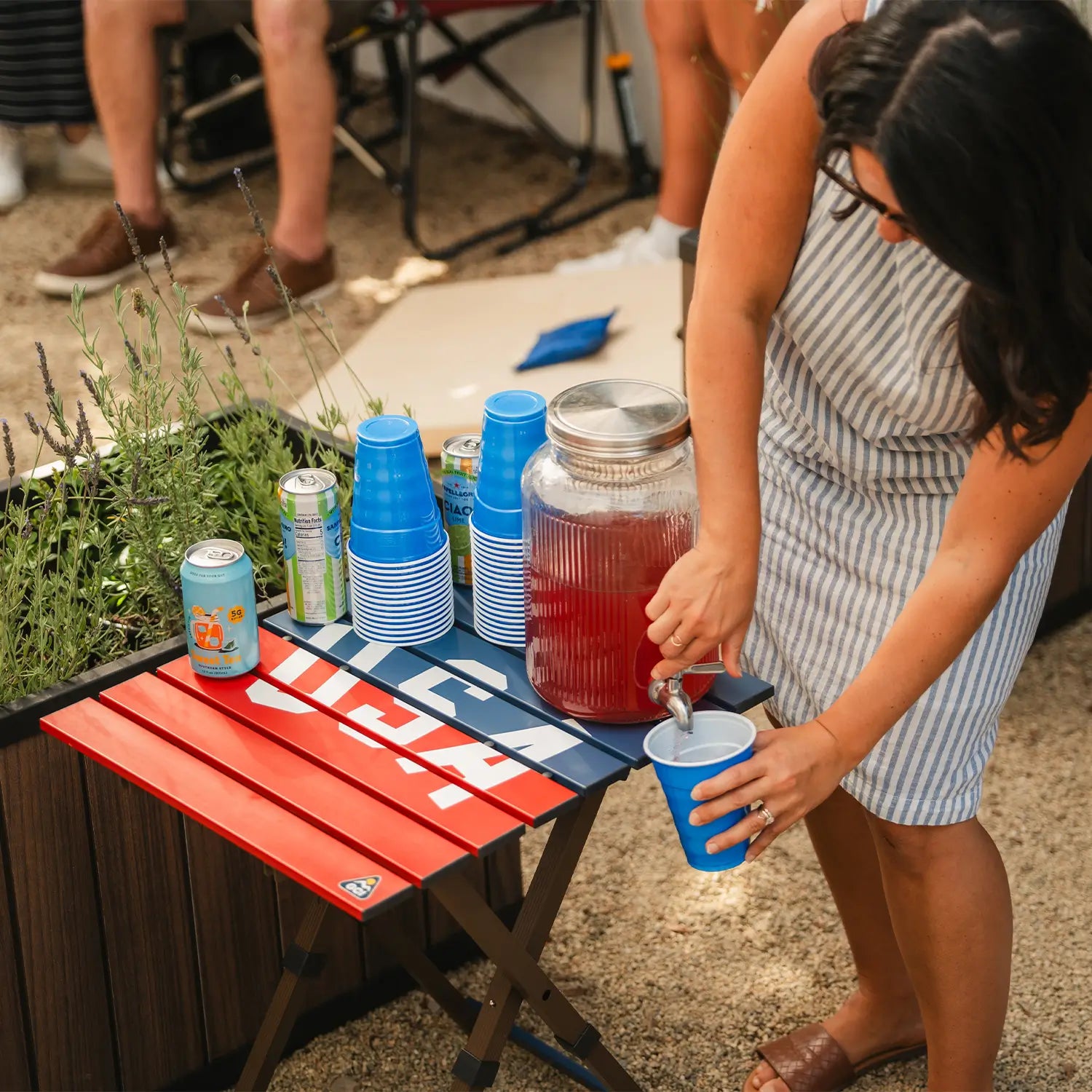 Compact Camp Table 20 | Featured Outdoor Choice | Outlandridge 81FC tY